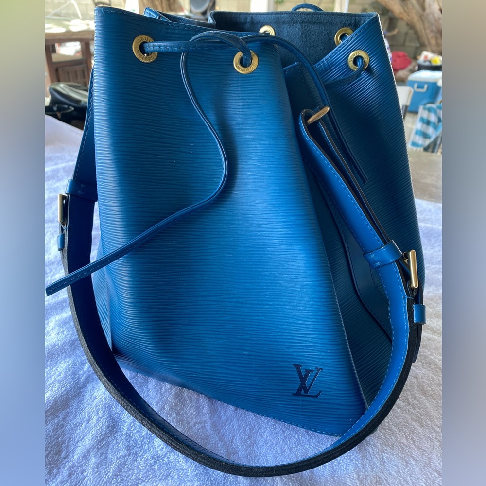 Louis Vuitton
NOÉ LEATHER  BAG